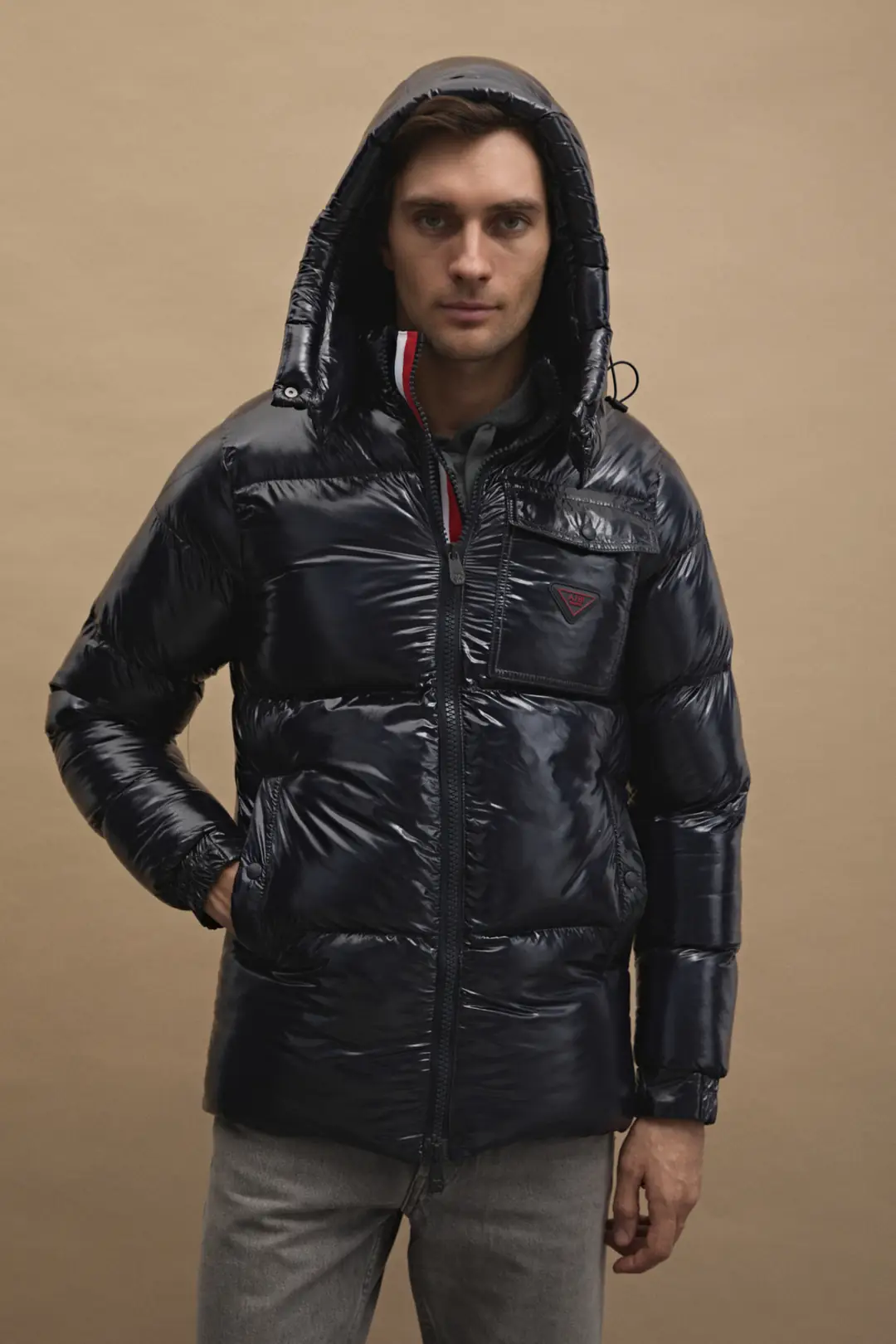 Çıkarılabilir Kapüşonlu Parlak Puffer Mont 4